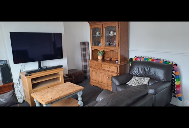 Modern 3 Bed Semi Detached House close to  Morley Main Photo