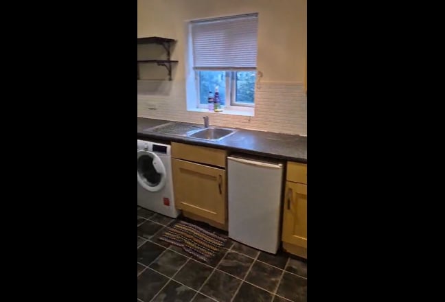 Video 1: Front of flat