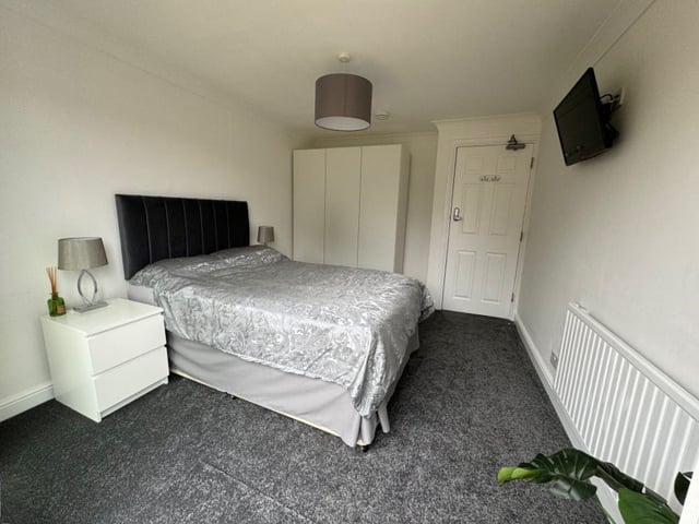 Large Double Room with Private Patio Main Photo