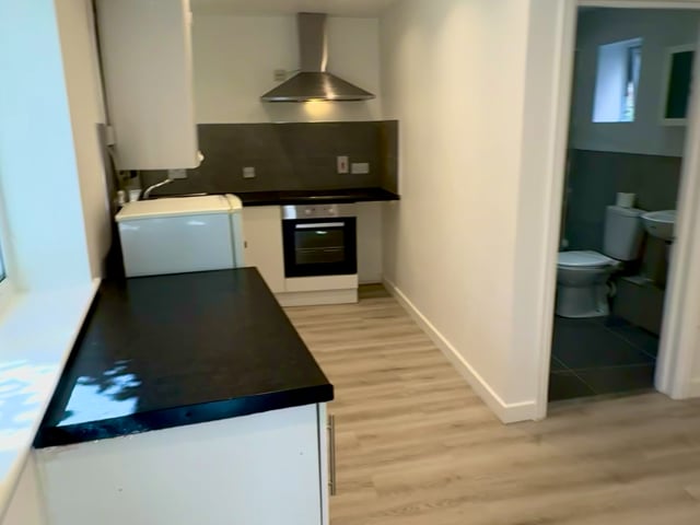 **1 Bedroom Flat - Bills Included** Main Photo