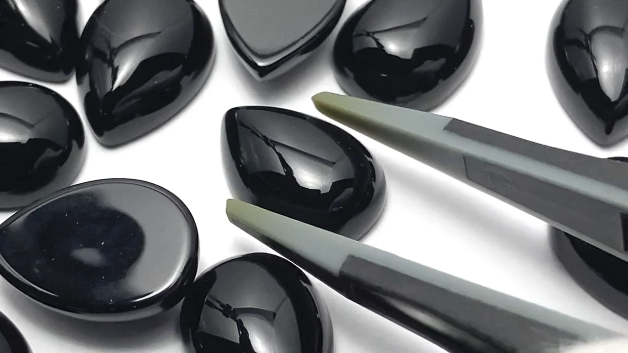 オルファ　観音笑窪　かんのんえくぼ　黒　握り石　ブラック オニキス ペアシェイプ カボション18×13mm 3個｜天然石ビーズの卸問屋