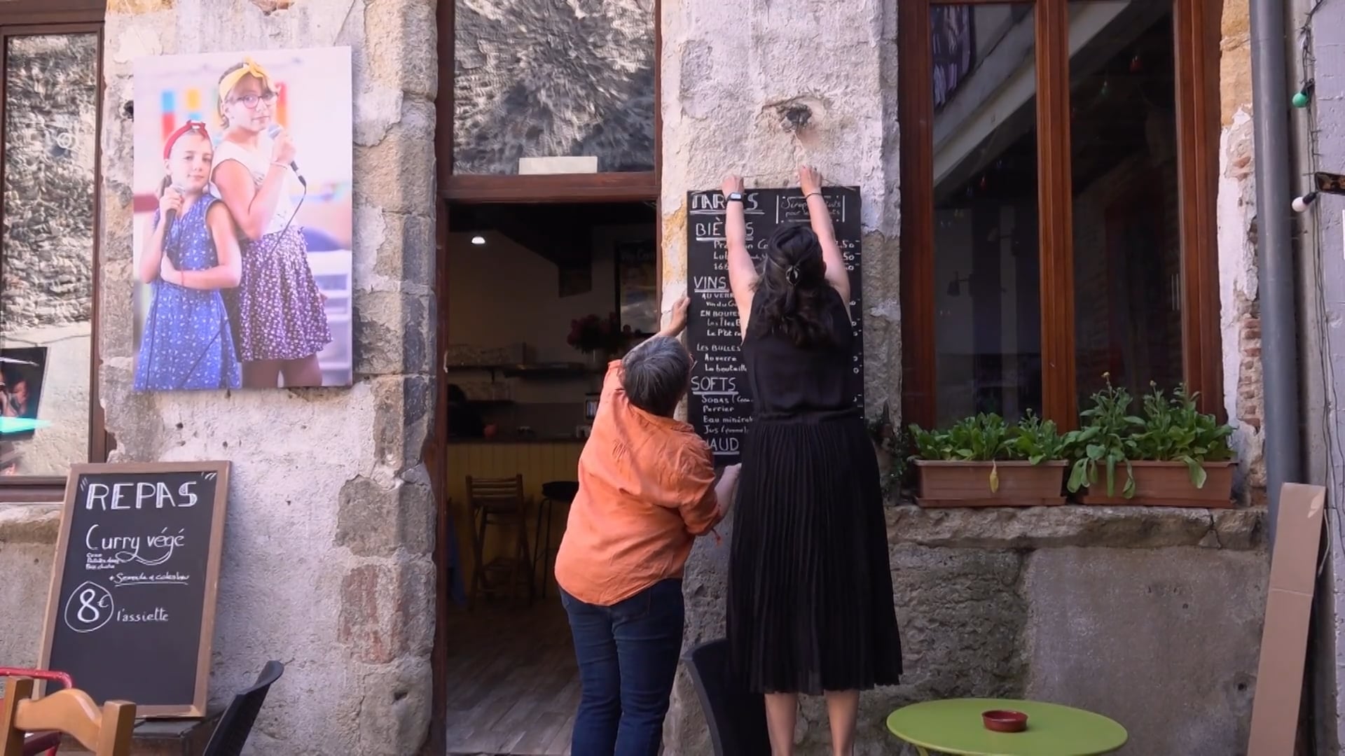 Inauguration du café Lilananda