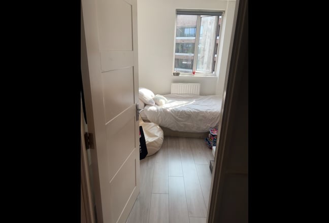 Single Bedroom, recently refurbished flat Main Photo