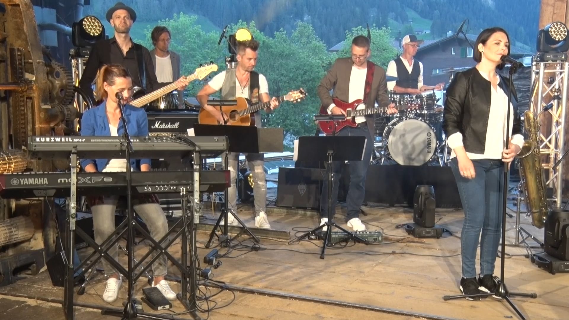 Sarah-Jane + Dani Sparn Orchester - Zum Frühstück gehörst Du mir (Live)