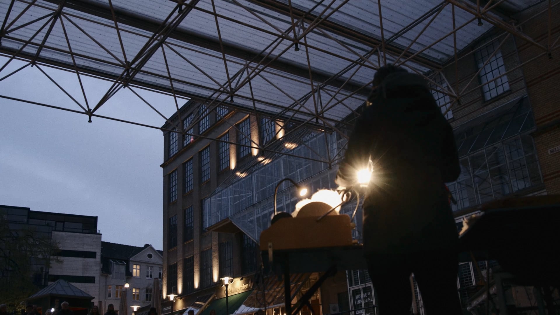 Svøbt by My Lambertsen