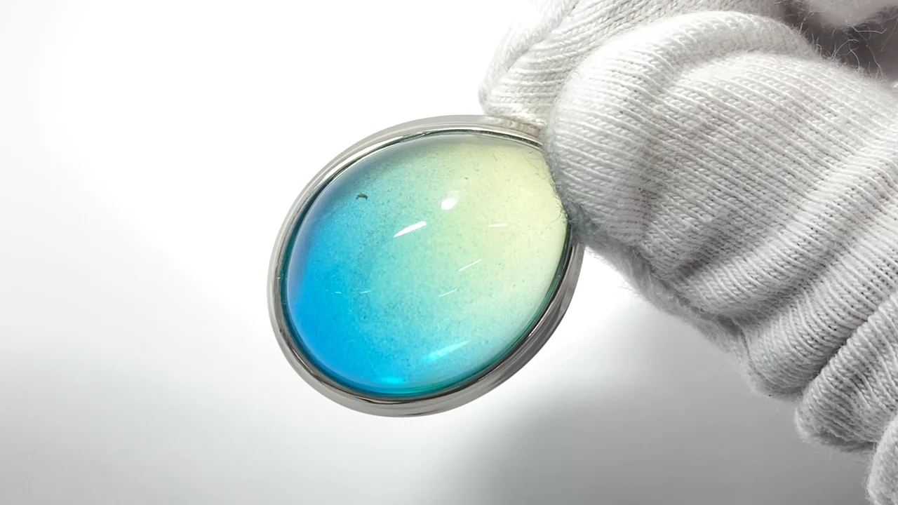 動画】【1点もの】ブルーカラーアンバー(琥珀) ペンダントトップ