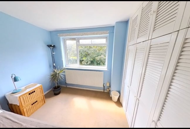 Double Bedroom- Quiet Location - Professional ONLY Main Photo