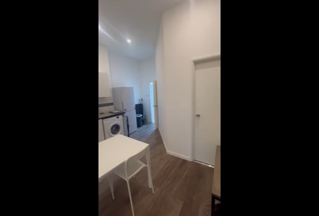 Video 1: Room 1: £277pw with bills included. (Available 15/10/25)