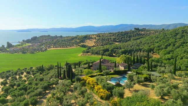 Esquisite villa with breathtaking view on the Lake Trasimeno
