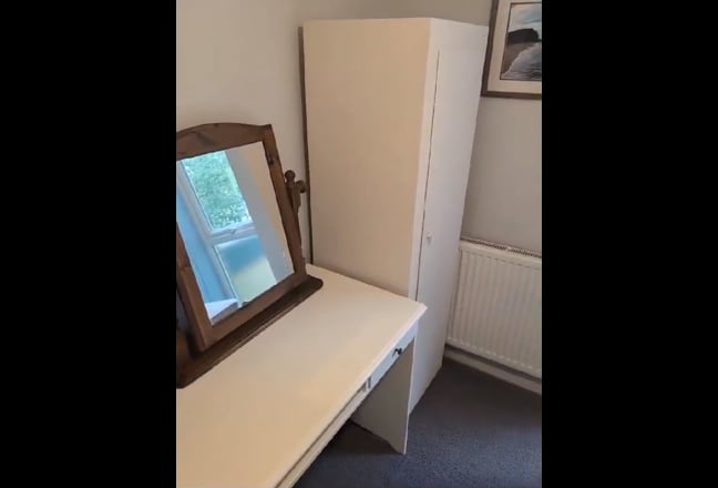 Single room. Monday to Friday. For working female  Main Photo