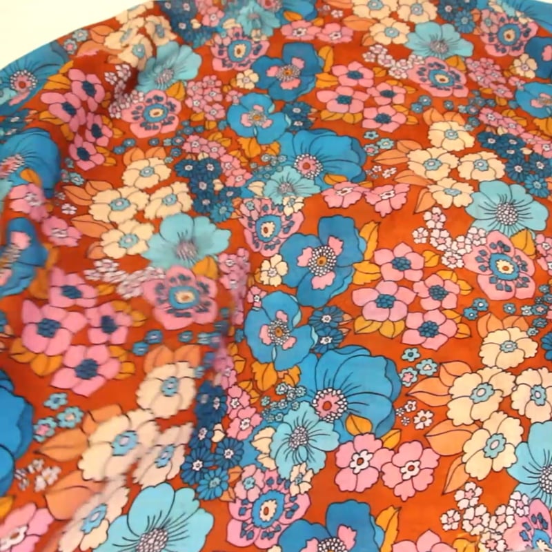 Vidéo: Gaze 100% coton -  Fleurs bleues et roses