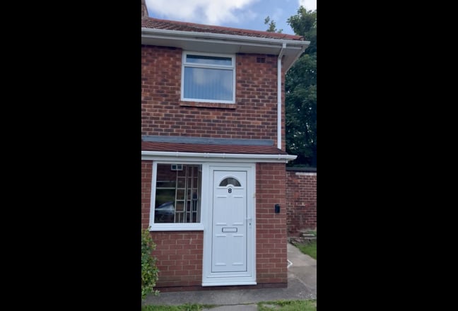 4 double bedrooms Beechwood area close to hospital Main Photo