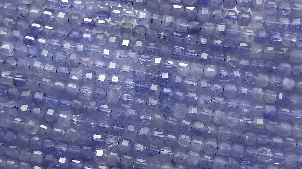 タンザナイト（産地・タンザニア） キューブカット2mm ｜天然石ビーズ