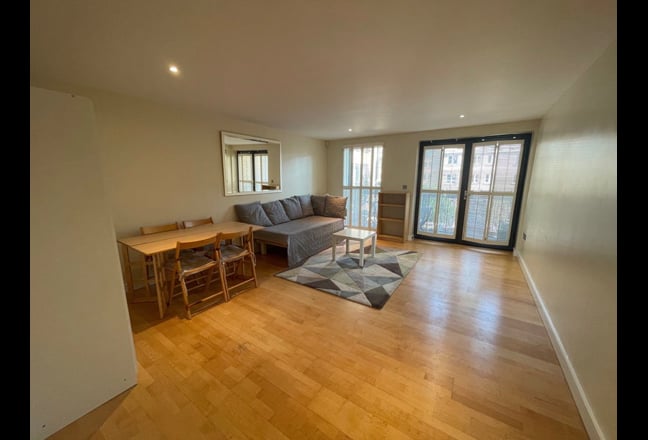 Two Bed Two Bath Zone 1 Spacious Flat with Balcony Main Photo