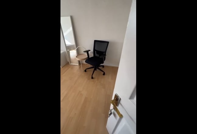 Room 3 Double Room @Canary Wharf (11) Main Photo