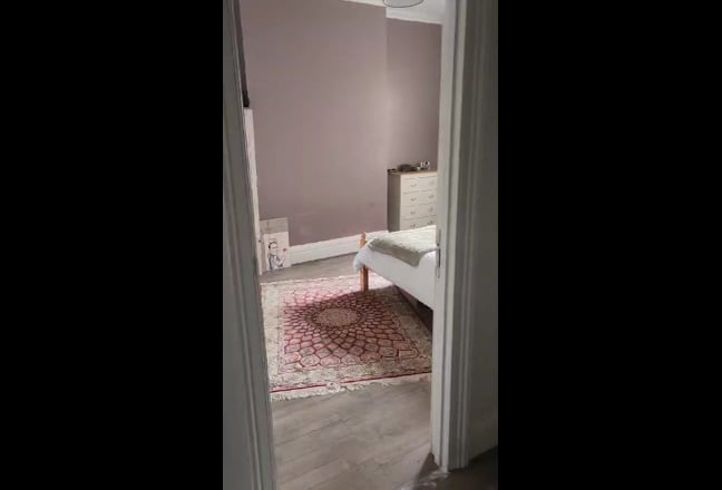 Large Double room- Bills included  Main Photo