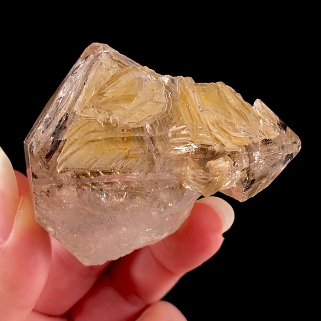 Quartz with clay inclusions