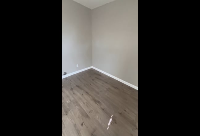 Looking for female roommate for a private bed/bath Main Photo