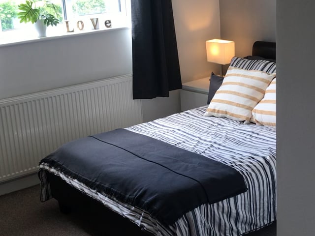 *Double En-Suite Room in Friendly House Share* Main Photo