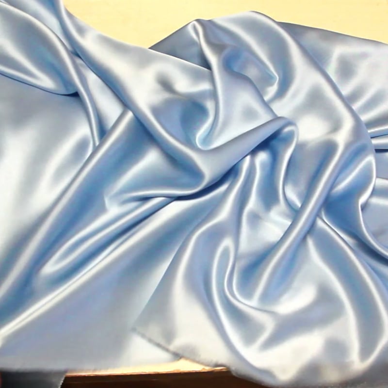 Vidéo: Satin 100% soie - Bleu clair