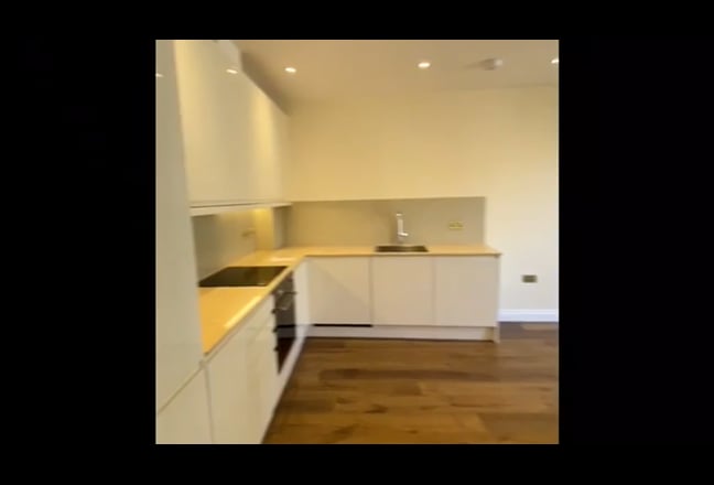 Exceptional 2 bed flat overlooking canal  Main Photo