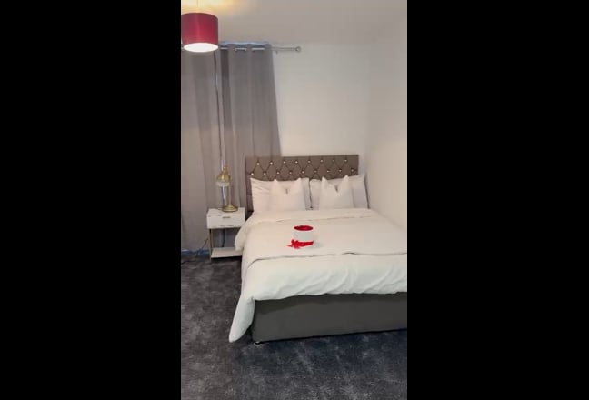 Newly Refurbished Large Double Room and En-Suite Main Photo