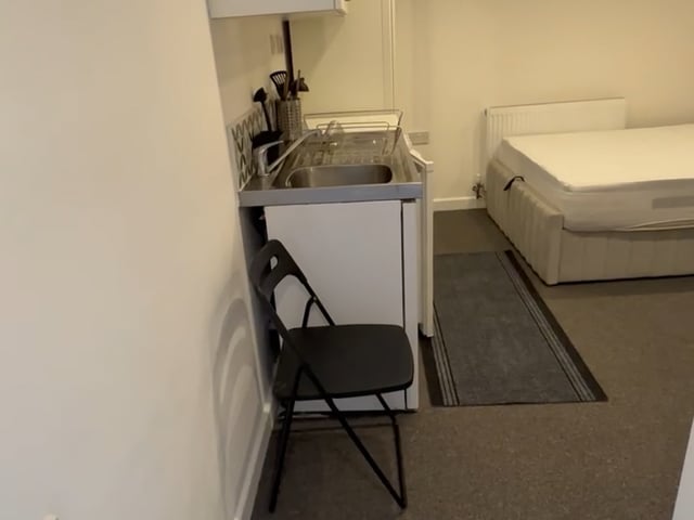 Studio Flat/Kitchen/En-Suite Eastville *Read* Main Photo