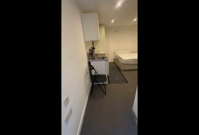 Studio Flat/Kitchen/En-Suite Eastville *Read* Main Photo