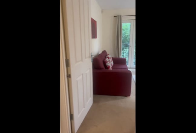 1 Room available in a newly decorated apartment Main Photo