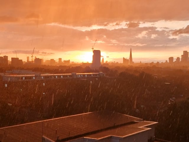 Spacious  Room with a Balcony and London Sunset Main Photo