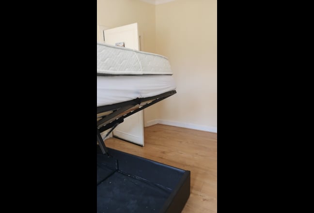 Double Bedrooms in Charlton/Woolwich Inc! Main Photo