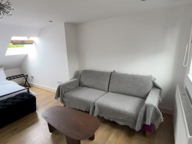 Large Furnished En-Suite Loft Bedroom Available Main Photo