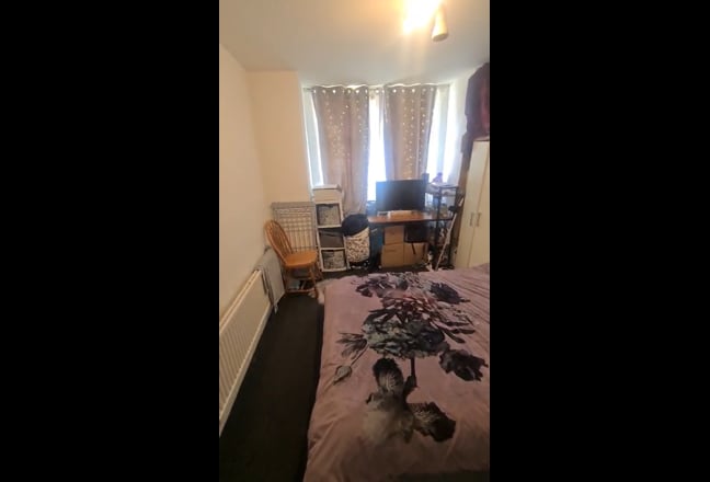 Double Room to Let - Direct Bus to City Centre Main Photo