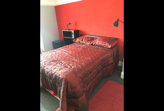 Mill Hill NW7 quiet person for massive room! &pound;595p Main Photo