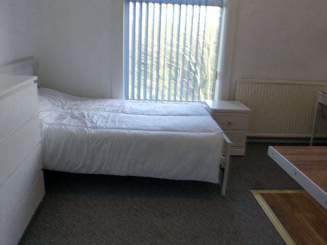 Cozy studio flat 15 mins from JLR and city centre Main Photo