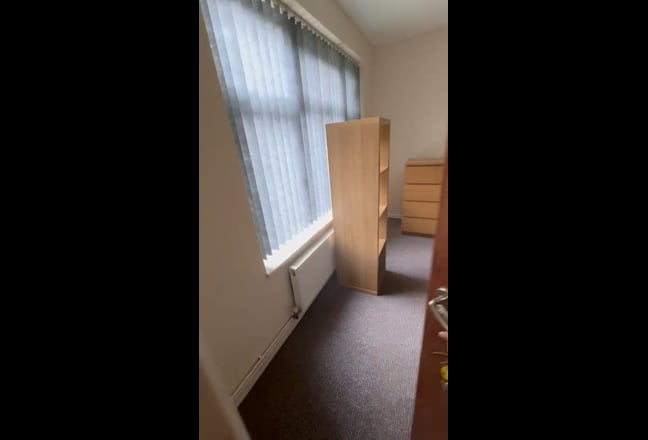 1 double bedroom Room available  Main Photo