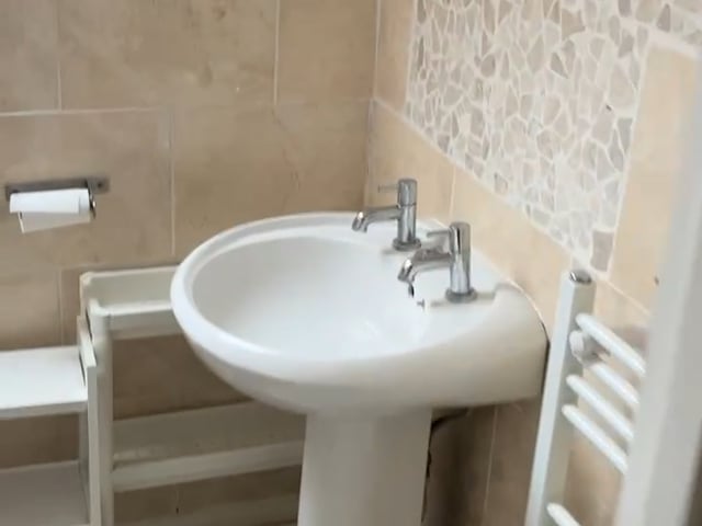 Video 1: large bathtub in ensuite