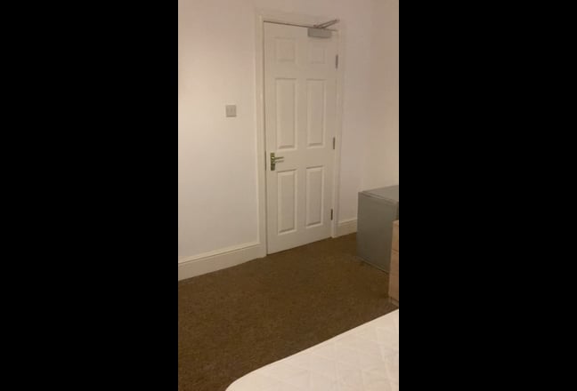 Room With Private Bathroom Furnished 1 Week Free Main Photo