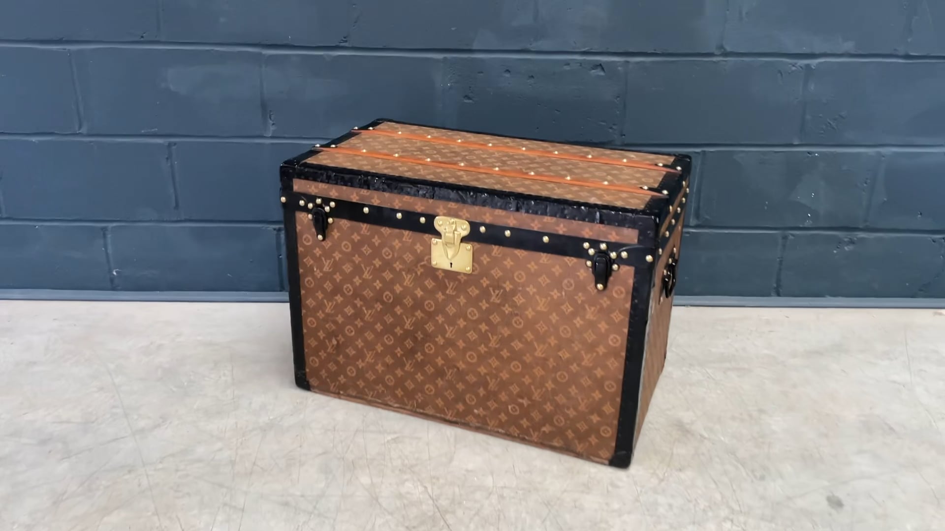 Antique 20th Century Louis Vuitton Trunk In Woven Canvas, France c