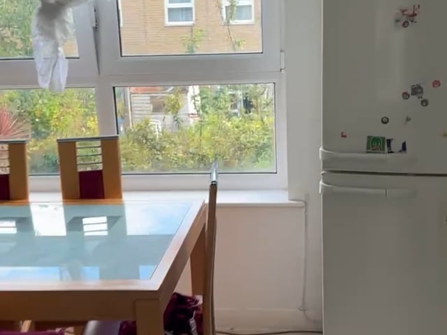 Rooms to Rent in E14 6GR minutes from the station Main Photo