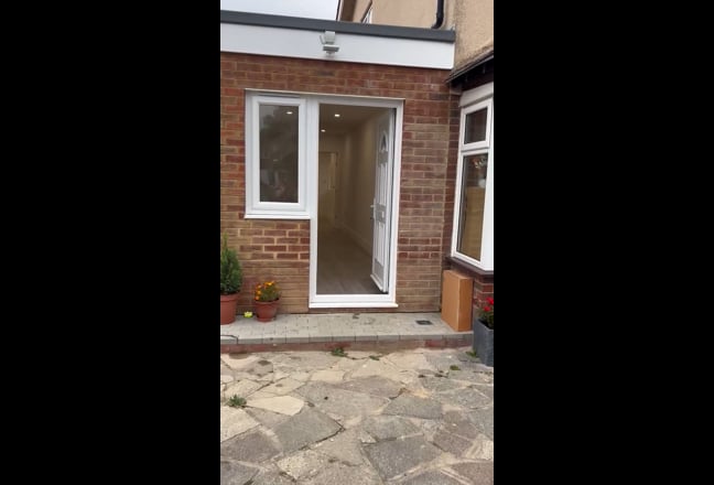 Brand New 1 bed appartment (ground floor) Main Photo