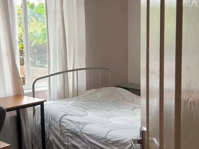 Video 1: Available geound floor double room