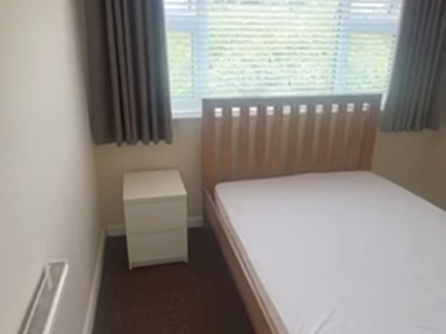 Double Room Horley  Town Centre  Main Photo