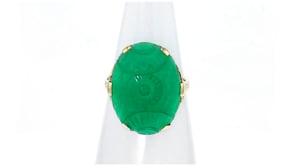 C. 1960 Vintage Green Chalcedony Ring in 10kt Yellow Gold