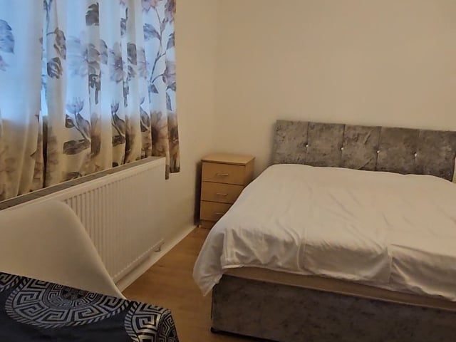 Availble now - Spacious Double Room for Rent  Main Photo