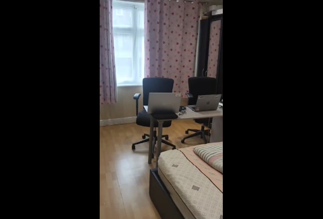    Double  room  (  furnished)  on  rent  GU2 Main Photo