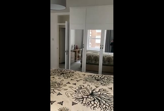 Worthing Seafront Flat, Large Double Room Main Photo