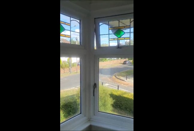 Lovely quiet house situated in quiet safe road  Main Photo