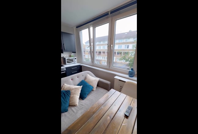 Stunning Flat - Live in Landlord - Roof Terrace! Main Photo