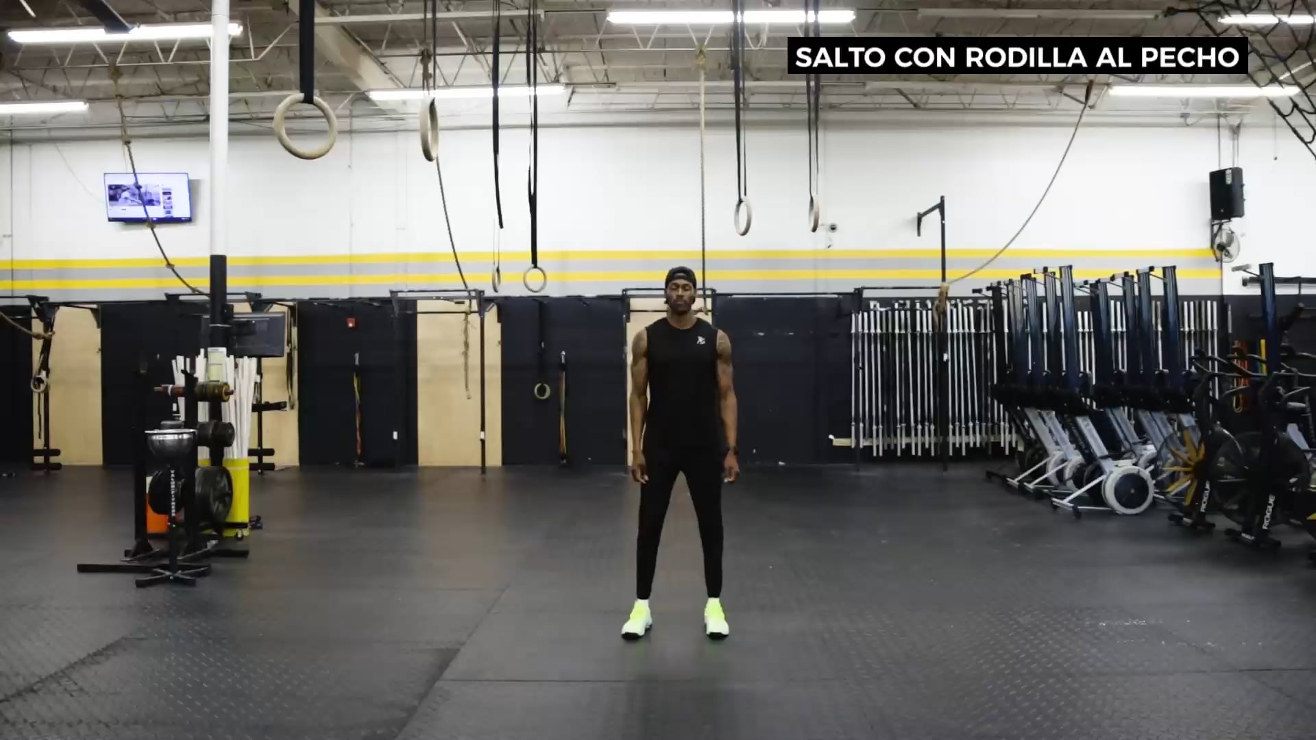 SALTO CON RODILLA AL PECHO